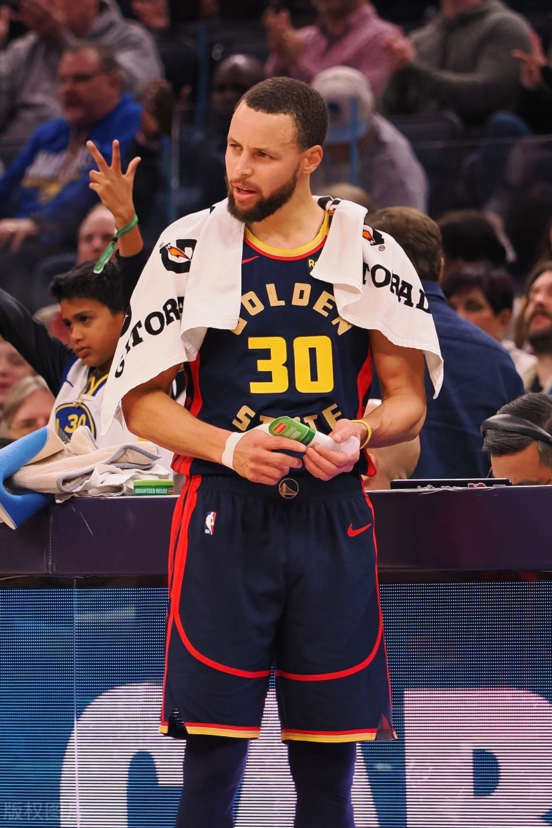 开云app-库里重要时刻锐不可当，公牛带队取胜！-开云app